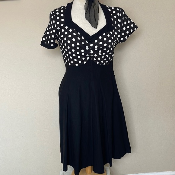 Rockabilly pinup vibes from this polka dot Aline swing dress - Picture 1 of 6